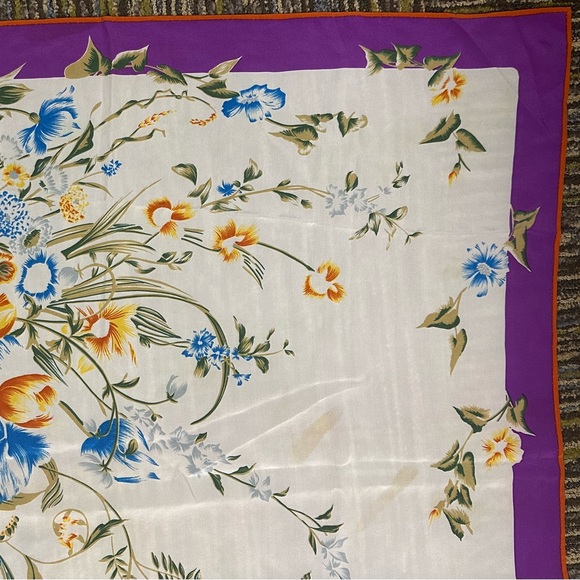 Authentic Gucci Silk Scarf for Neck, your Purse and/or Backpack - Picture 12 of 15